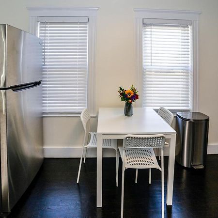 Modern Two Bedroom Condo - Boston Stoneham Exteriör bild