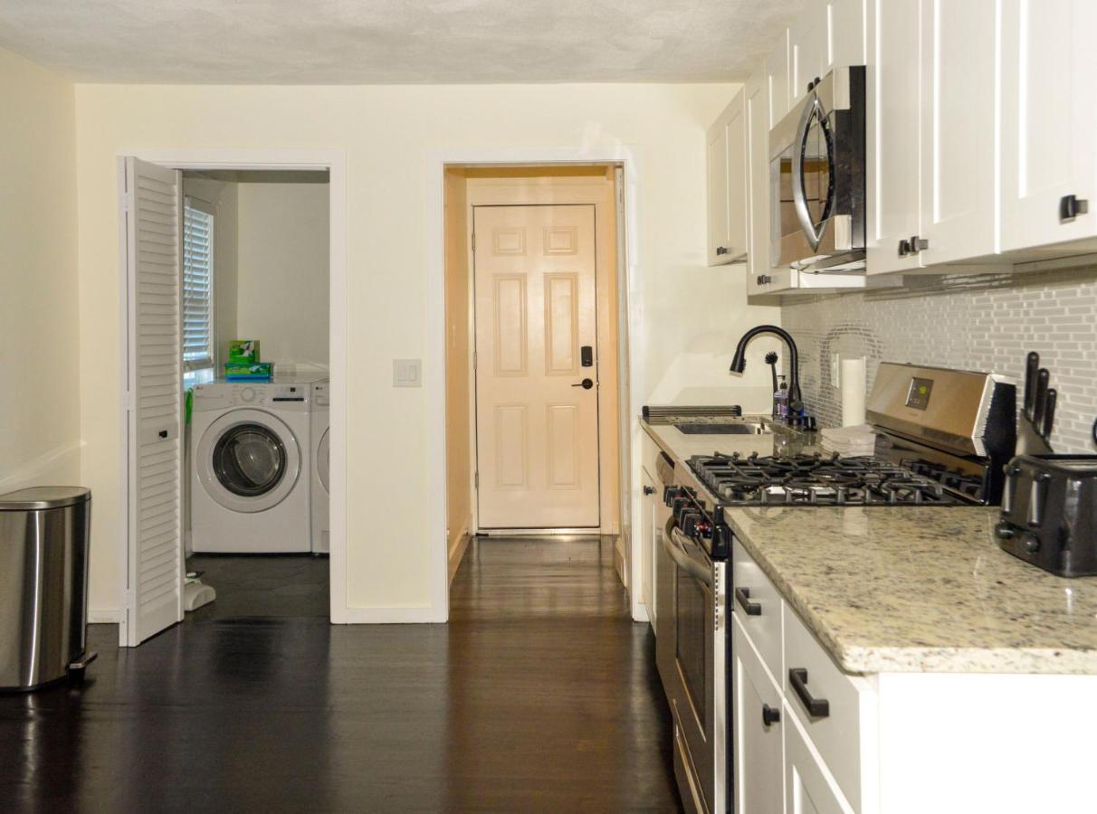 Modern Two Bedroom Condo - Boston Stoneham Exteriör bild