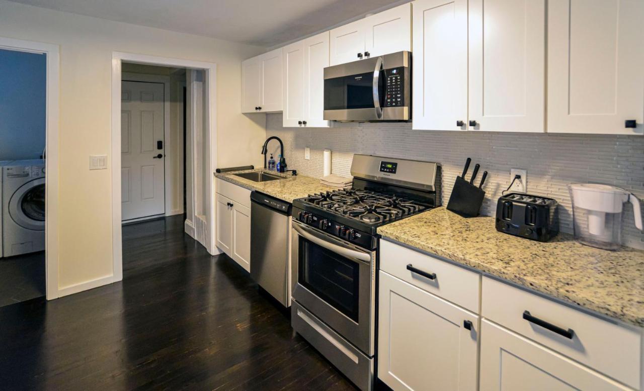 Modern Two Bedroom Condo - Boston Stoneham Exteriör bild