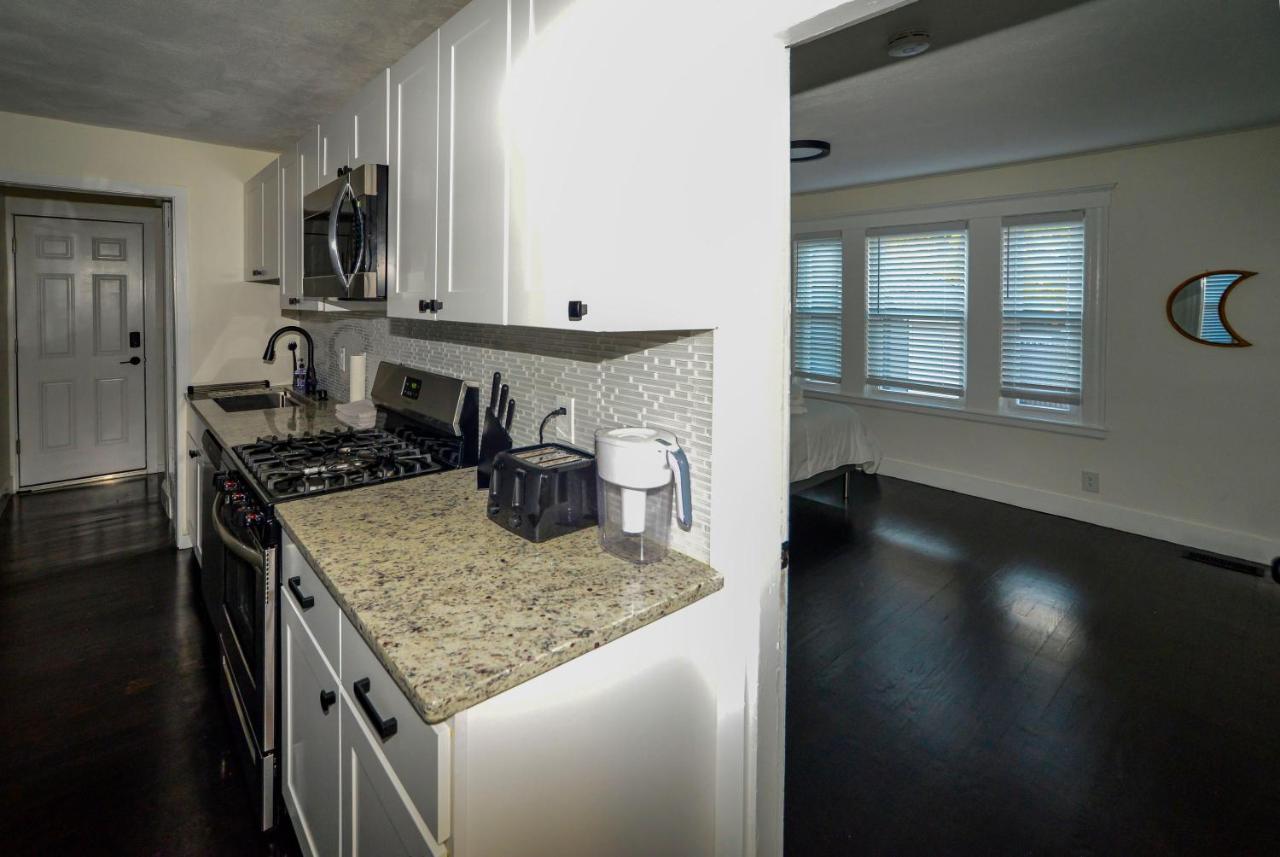 Modern Two Bedroom Condo - Boston Stoneham Exteriör bild
