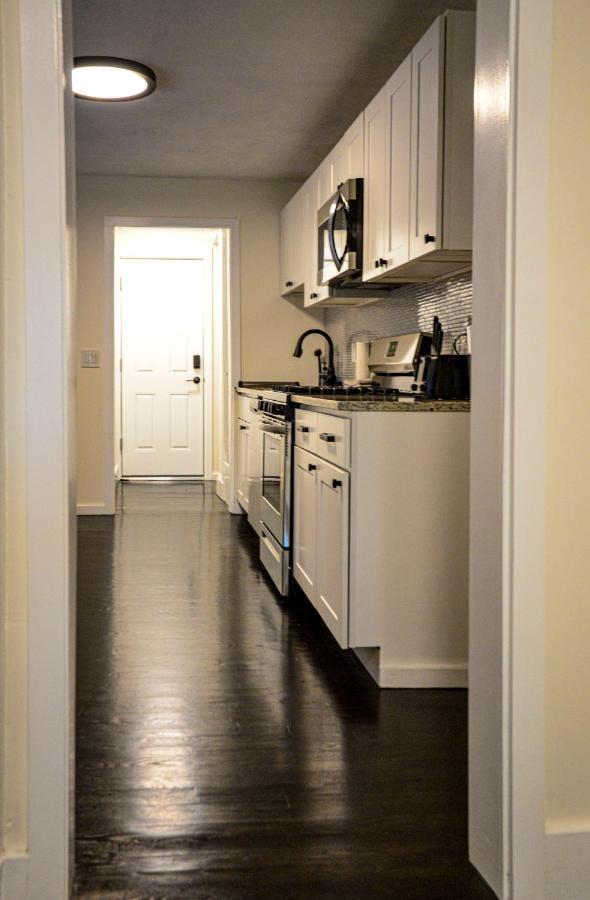 Modern Two Bedroom Condo - Boston Stoneham Exteriör bild