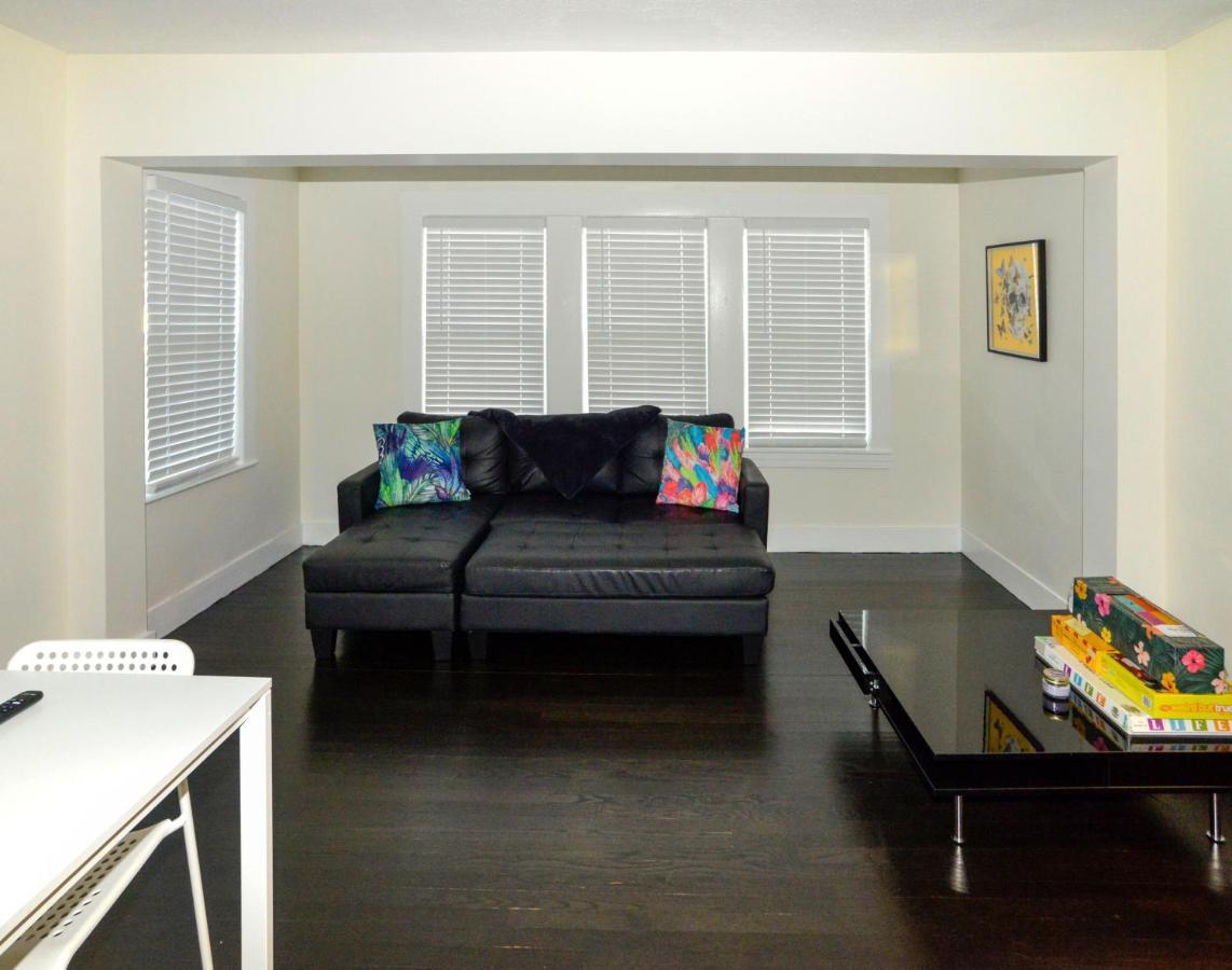 Modern Two Bedroom Condo - Boston Stoneham Exteriör bild