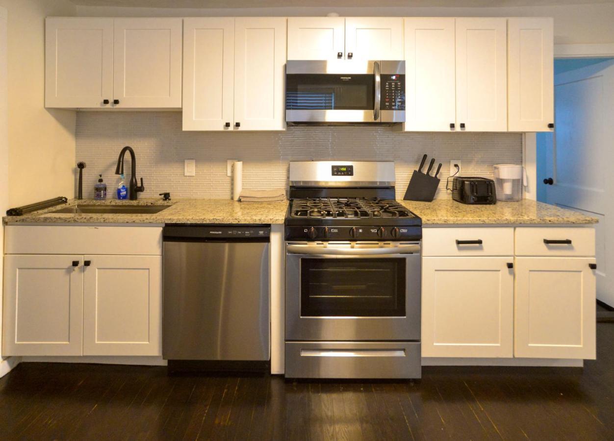 Modern Two Bedroom Condo - Boston Stoneham Exteriör bild