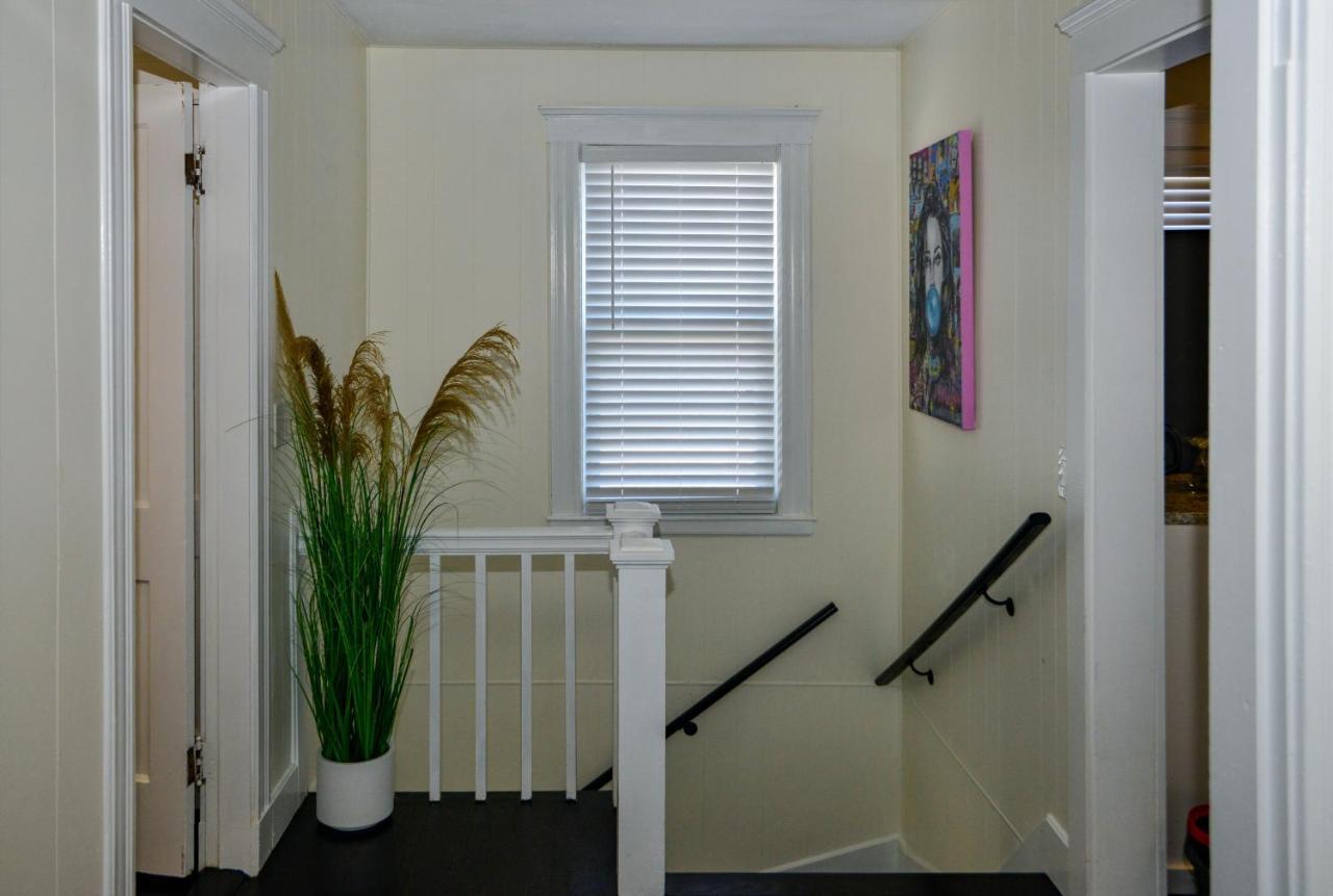 Modern Two Bedroom Condo - Boston Stoneham Exteriör bild