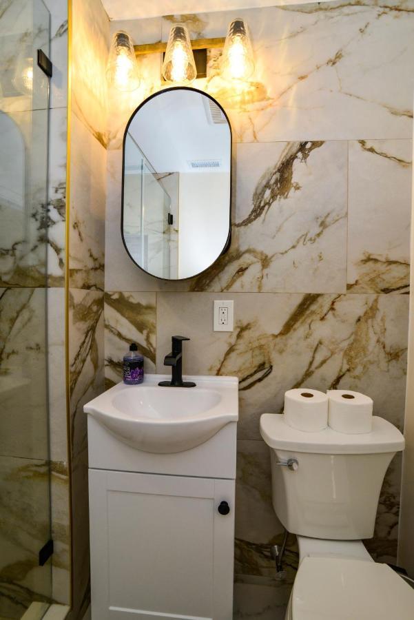 Modern Two Bedroom Condo - Boston Stoneham Exteriör bild