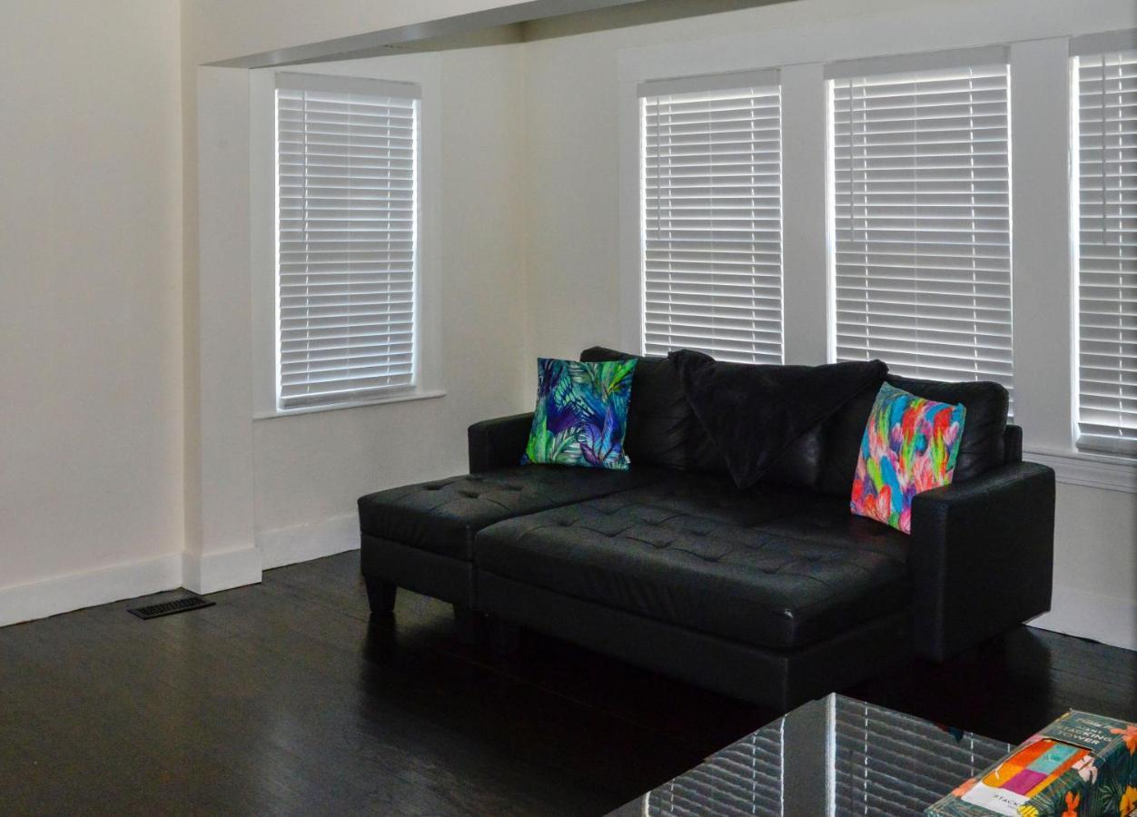Modern Two Bedroom Condo - Boston Stoneham Exteriör bild