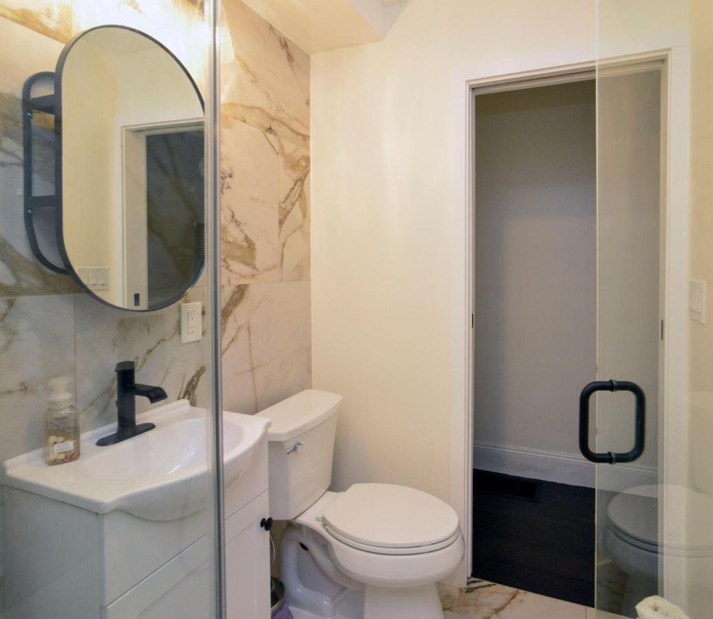 Modern Two Bedroom Condo - Boston Stoneham Exteriör bild