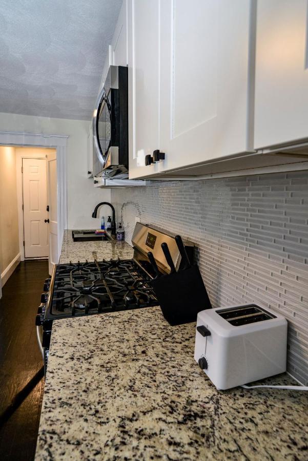 Modern Two Bedroom Condo - Boston Stoneham Exteriör bild