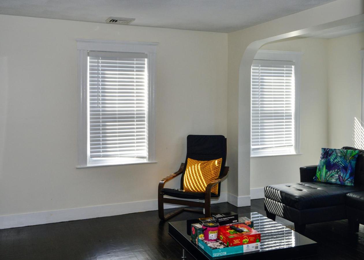 Modern Two Bedroom Condo - Boston Stoneham Exteriör bild