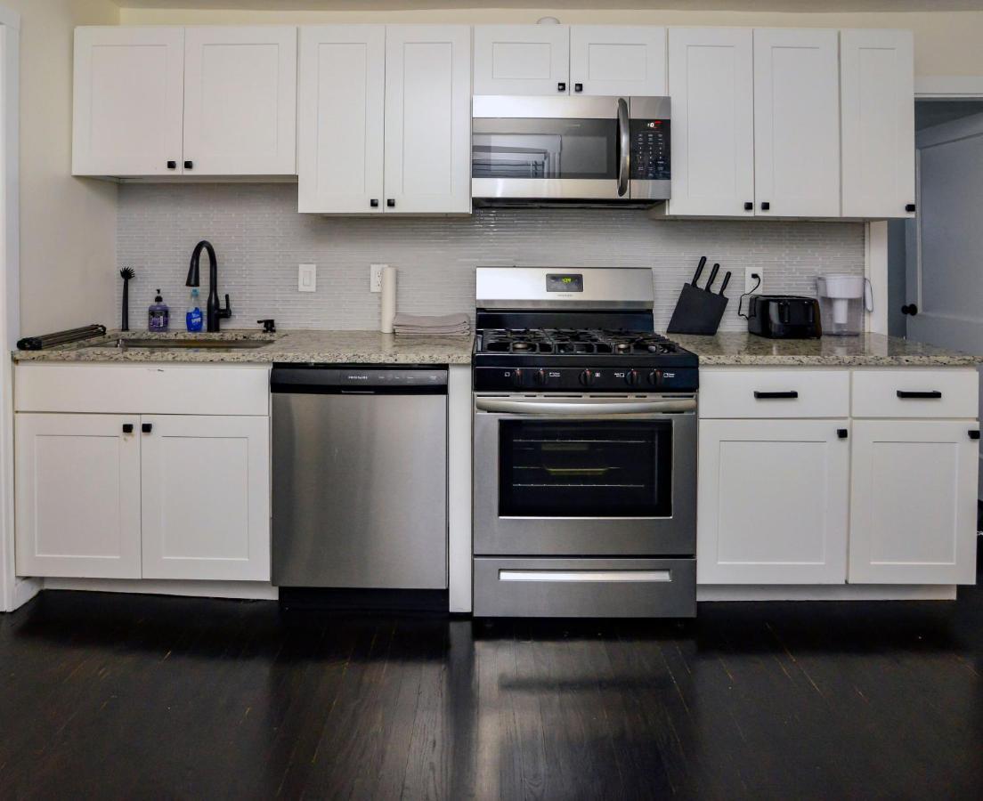 Modern Two Bedroom Condo - Boston Stoneham Exteriör bild