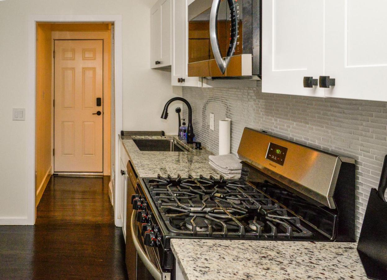 Modern Two Bedroom Condo - Boston Stoneham Exteriör bild