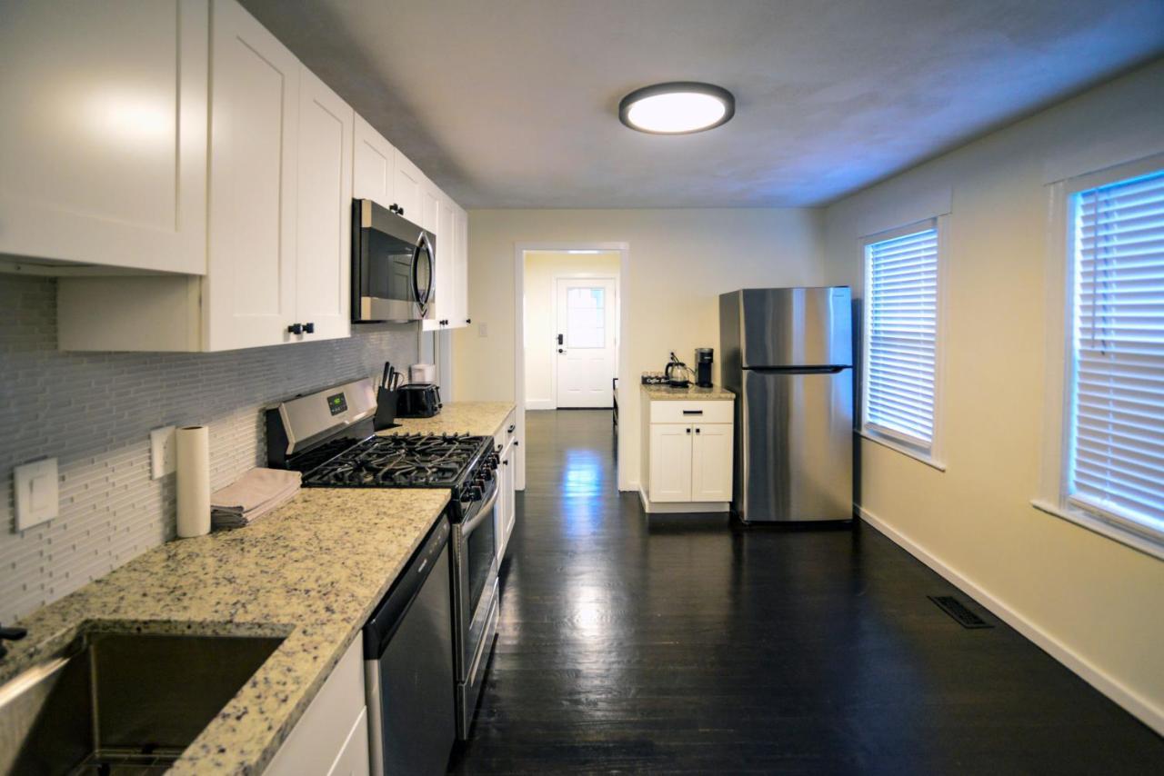 Modern Two Bedroom Condo - Boston Stoneham Exteriör bild