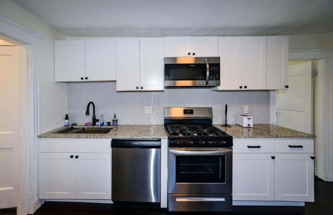 Modern Two Bedroom Condo - Boston Stoneham Exteriör bild