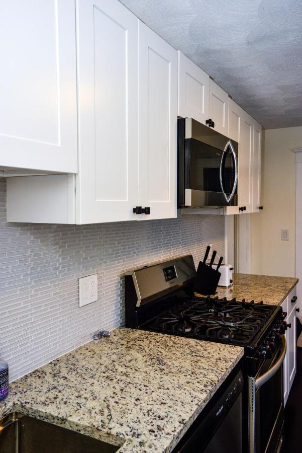 Modern Two Bedroom Condo - Boston Stoneham Exteriör bild
