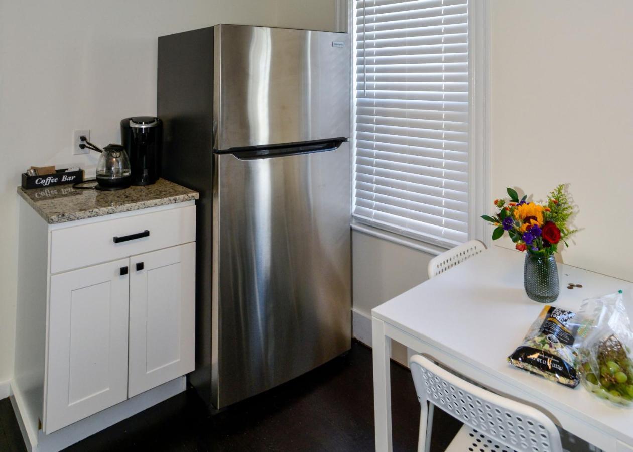 Modern Two Bedroom Condo - Boston Stoneham Exteriör bild