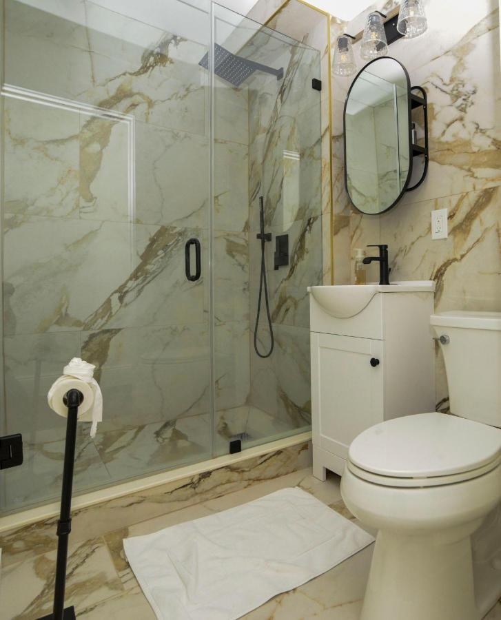 Modern Two Bedroom Condo - Boston Stoneham Exteriör bild